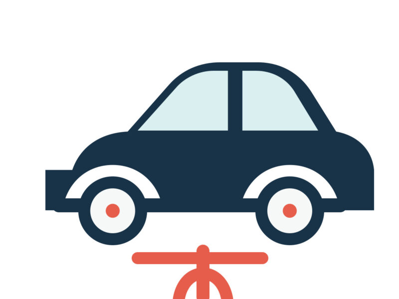 Логотип автосервиса с автомобилем и инструментом
